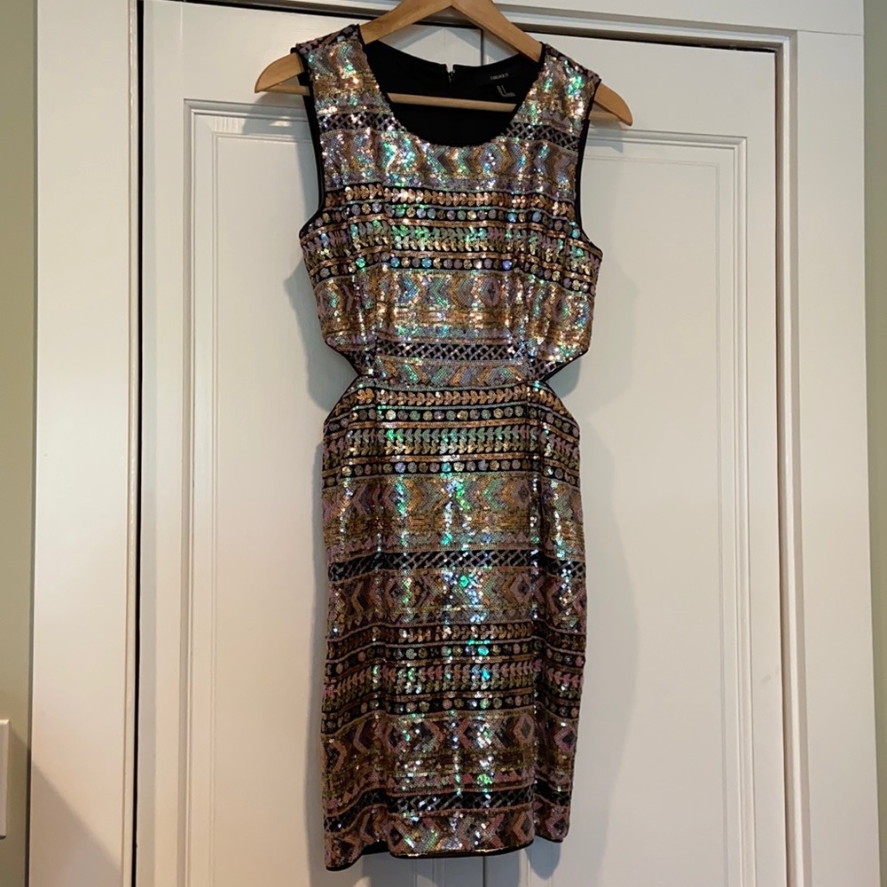 Beautiful Sequined Dress with Waist Cut-Outs Sz Sm